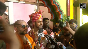 Vidyut Jammwal celebrates Holi at Shri Dwarkadhish Temple in Mathura