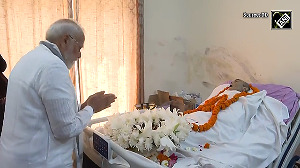 PM Modi pays last respect to Dharmendra Pradhan's father