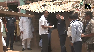 Rahul Gandhi meets family of 'Mountain Man' Dashrath Manjhi in Gaya