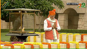 PM Modi pays tribute to Mahatma Gandhi at Rajghat on I-Day