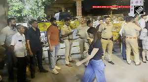 Suhana Khan arrives at Kapoor's residence to offer heartfelt condolences to the grieving family