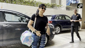 Zareen Khan stuns in a chic sporty look as she heads to her workout session