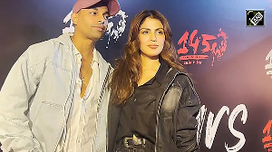 Rhea Chakraborty looked very stylish in denim look