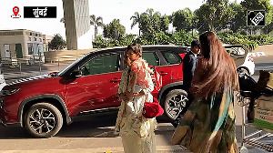 Dia Mirza snapped at airport, she is in hurry to catch her flight!