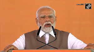 Modi's warning to Pak in 'Kanpuriya' lingo draws cheers