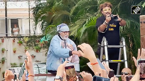 Jalsa moments: Big B's kind gesture 