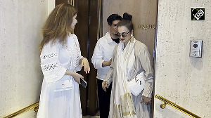 70-year-old Rekha still looks incredibly young!
