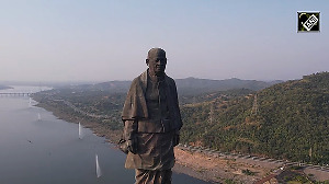 World's tallest statue draws global tourists