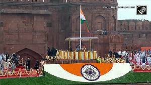 PM Modi hoists Tricolour from the ramparts of Red fort on 79th Independence day