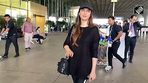 Aditi Rao Hydari looks stunning in all black!