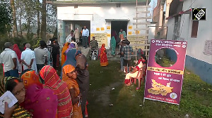 Bihar Election 2025 Son carries elderly mother to cast her Vote to Polling station