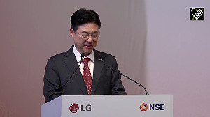 LG India's MD Hong Ju Jeon Wins Hearts With Fluent Hindi Speech At Historic Stock Listing