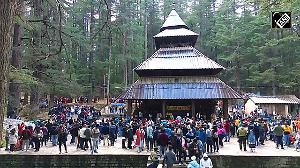 Tourists throng Manali to celebrate New Year