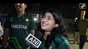 Pakistani fan goes back with disappointment as India defeat Pak in Asia Cup final