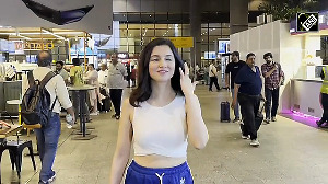 Divya Khosla Kumar's airport look is a hit!