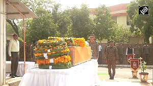 Gun salute for braveheart Sepoy Sandip P who lost his life in Kishtwar encounter