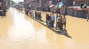Police Evacuate Residents After Flooding in J-K's Anantnag