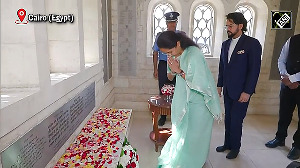 Supriya Sule-led delegation pays floral tribute to Indian World War heroes in Cairo