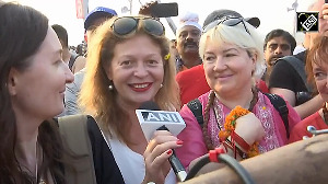 Foreign Devotees flock to Maha Kumbh, chant 'Har Har Mahadev'