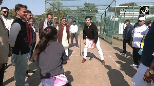 'Shades of Zaheer Khan': Tendulkar impressed with village girl's bowling