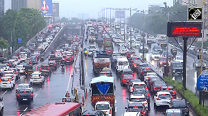 Mumbai rains: Traffic hit on Western Express Highway