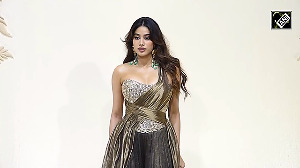 Glam & amp Grace: Janhvi's Latest Style Steals the Spotlight