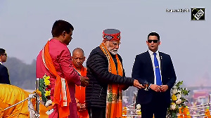 PM Modi offers prayers at Triveni Sangam after taking holy dip in Prayagraj