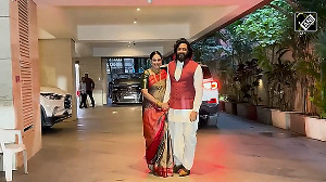 Riteish-Genelia Stun in Ethnic Marathi Look