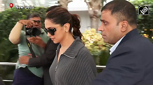 Deepika, Ranbir spotted together at Delhi Airport