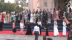 Miss World contestants explore Hyderabad's Charminar