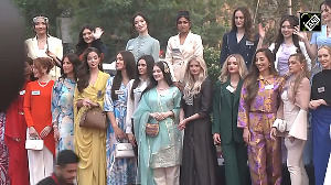 Miss World contestants explore Hyderabad's Charminar