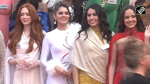 Miss World contestants explore Hyderabad's Charminar