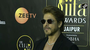 Shah Rukh's massive diamond necklace steals the show at IIFA