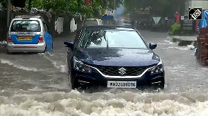 Heavy rain causes severe waterlogging in Mumbai