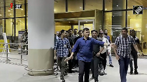 Salman Khan was spotted at Mumbai airport, Bhaijaans swag was seen