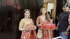 Bollywood Divas Shine at Anil Kapoorâ s Star-Studded Karwa Chauth event!