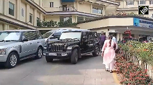 Kareena leaves Lilavati hospital after husband confirmed to be 'out of danger'