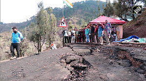 Udhampur: Torrential rains cause huge cracks in roads