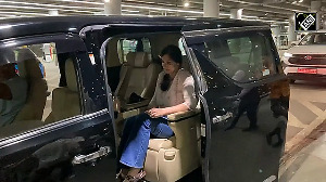 Watch: Aamir Khan's girlfriend Gauri waits at Mumbai Airport to receive him
