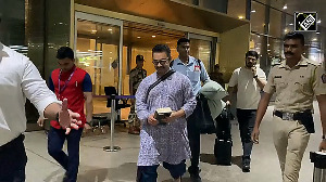 Watch: Aamir Khan's girlfriend Gauri waits at Mumbai Airport to receive him