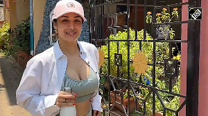 Malaika's smokin' hot gym look!