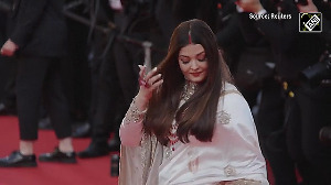Cannes: Aishwarya stuns in regal Indian look, flaunts sindoor like a queen