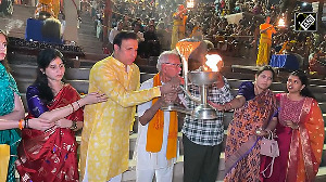 VVS Laxman performs 'aarti' at Saryu Ghat along with family