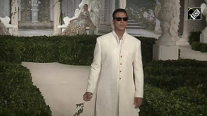 Akshay Kumar makes dazzling comeback on ramp after 12 years at ICW