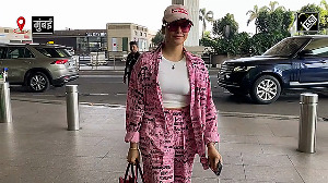 Isha Koppikar rocks her airport look