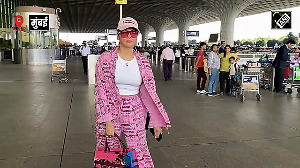 VO PKG Isha Koppikar reached the airport in a Funky Pink Look