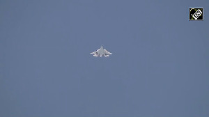 Dubai Airshow 2025 Fifth Generation Su 57 stuns audience with complex manoeuvres