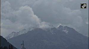 Sonamarg's upper reaches witness season's first snowfall