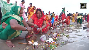 Devotees take holy dip in Saryu River on auspicious occasion of Guru Purnima