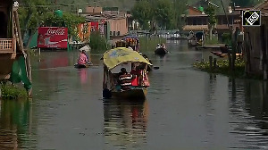 Tourists flock to Srinagar despite Pahalgam terror attack